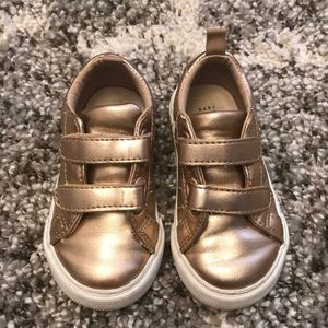 🎀Rose gold Gap velcro shoes🎀